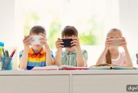 Smartphones in School: Is Brain Mush Hurting Deep Reading?
